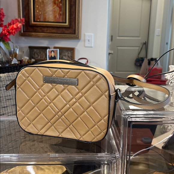 Kurt Geiger Brixton Quilted Camel Camera Bag 8.75”x 6.25”x 2.5” NWOT & Dust Bag - Picture 4 of 6